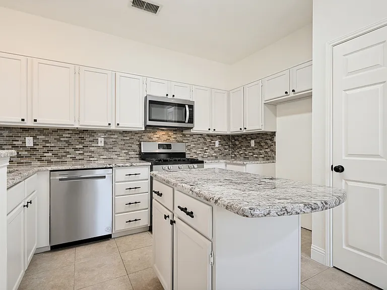 2505 Lakeshore Dr — Photo 12