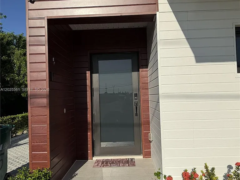954 NW 8th St #5 — Photo 5