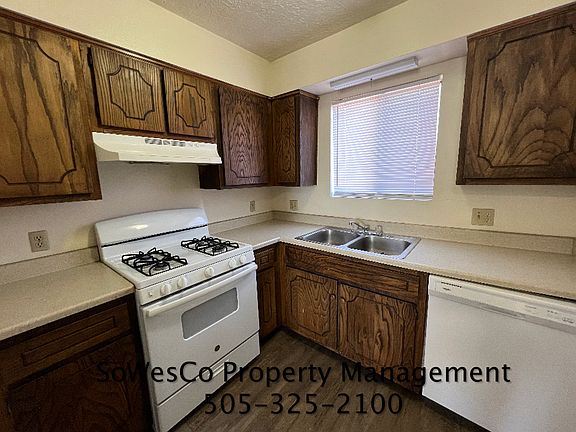 5th image of 826 Vine Ave Unit D