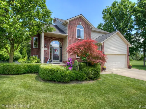 52510 Ford Ln, Chesterfield, MI 48047
