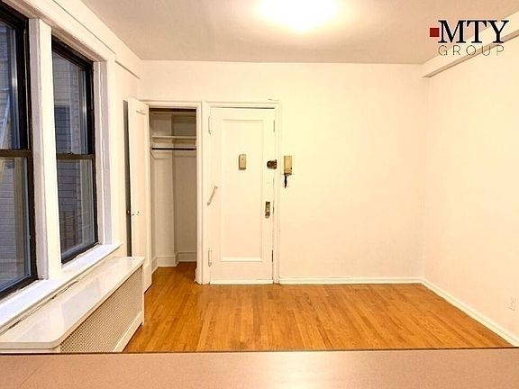 4th image of 155 E 52nd St #Aa2