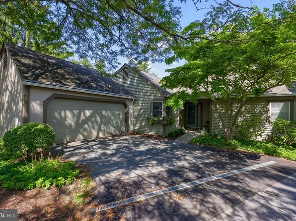 2018 Meadow Gln, Wyomissing, PA 19610