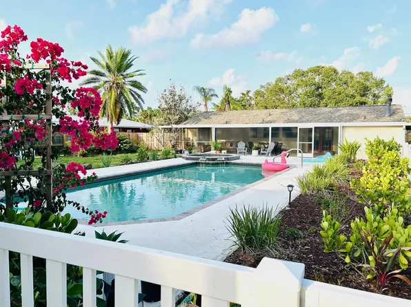 5868 Denison Dr, Venice, FL 34293