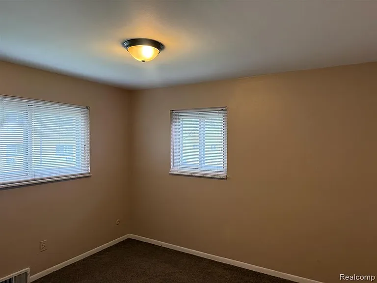 982 N Adams Rd #4 — Photo 17