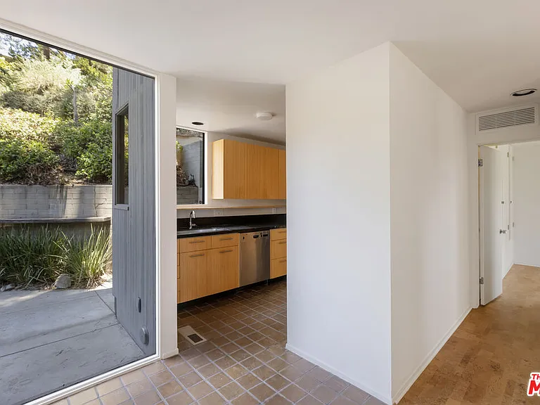 3035 Windsor Ave — Photo 24