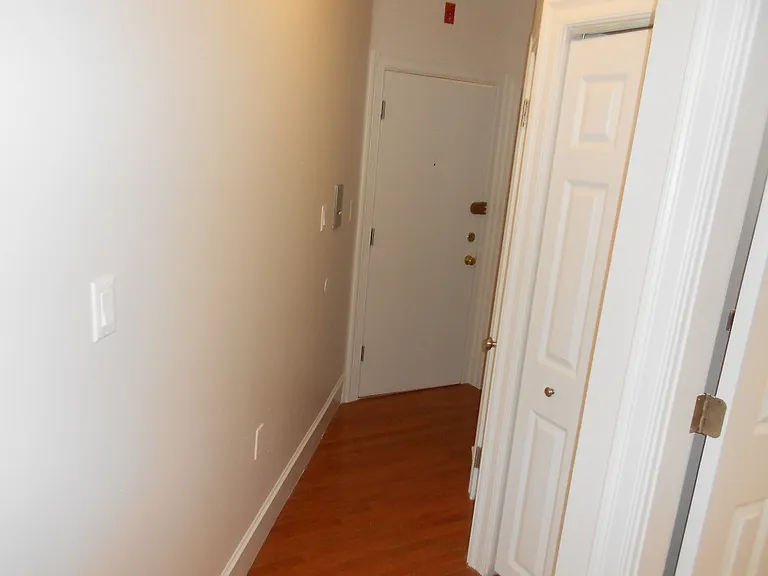 52 Edgerly Pl #10 — Photo 4