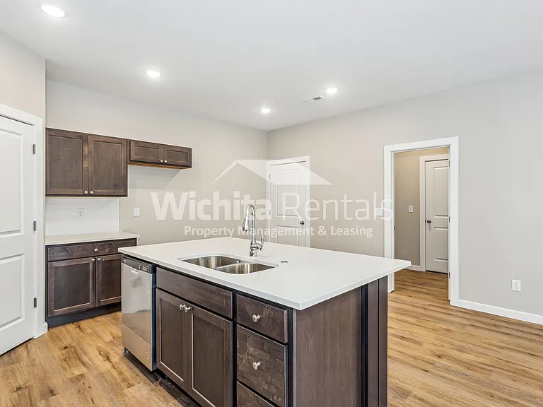 5030-5032 S Sycamore Ave — Photo 6