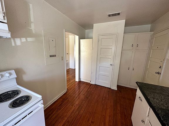5th image of 3805 Parkway Dr #D