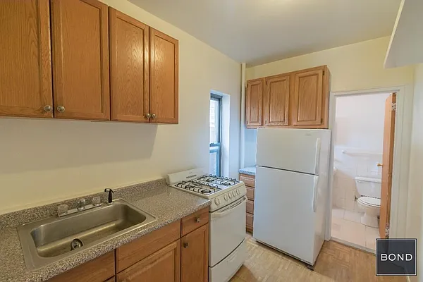 Rented by Bond New York | media 25