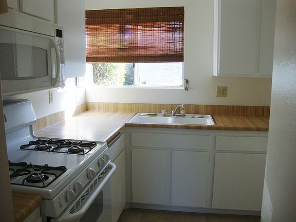 5th image of 4731 Knoll Wood Ct