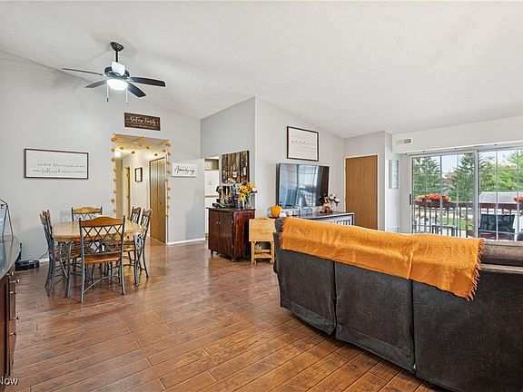 5th image of 27097 Oakwood Cir APT 208Z