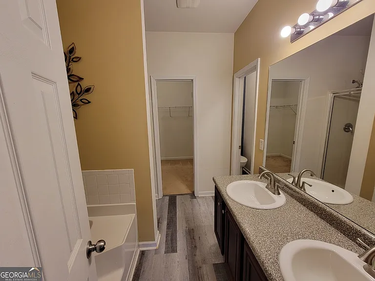 175 Stillwood Dr — Photo 12