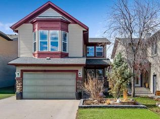 11 SE Cougarstone Park SW, Calgary, AB T3H4Z9