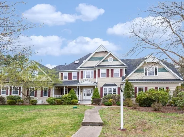 2 Juna Way, Franklin, MA 02038