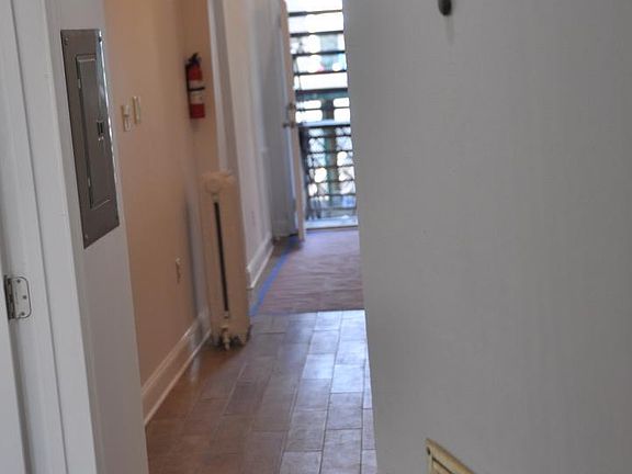 Hallway entrance to apartment