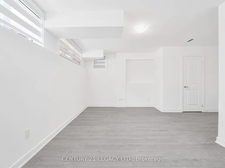 131 Blue Forest Cres — Photo 33