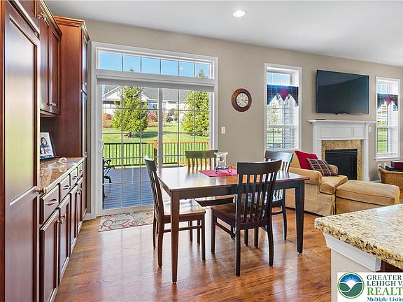 4th image of 1605 Dartmoor Dr