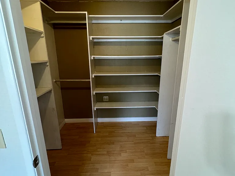 1725 Hillcrest Ln — Photo 10