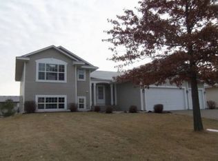9118 Nevada Ave N, Brooklyn Park, MN 55445