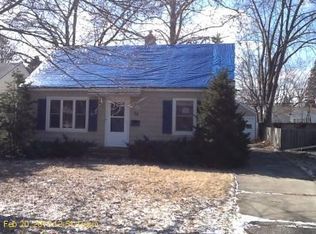 29 Central Ave, Aurora, IL 60506