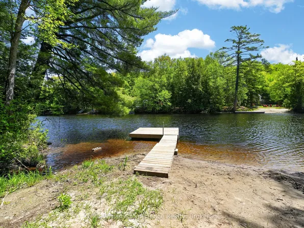 1077 Holiday Park Dr, Bracebridge, ON P1L 1W9