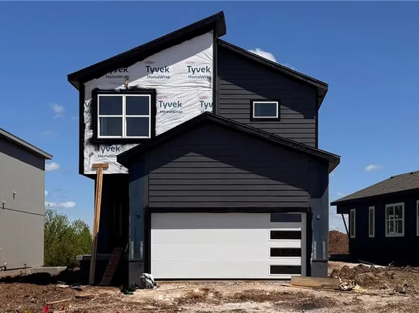 806 Glenn Cir, Raymore, MO 64083