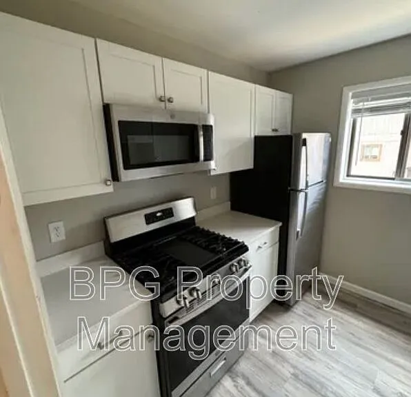 139 Green St #12 — Photo 9