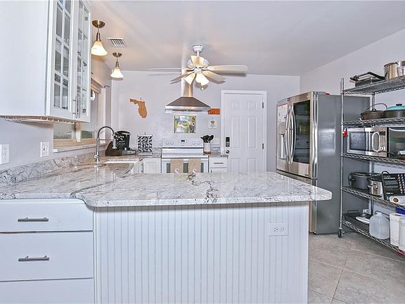 4th image of 221 Colombo Dr