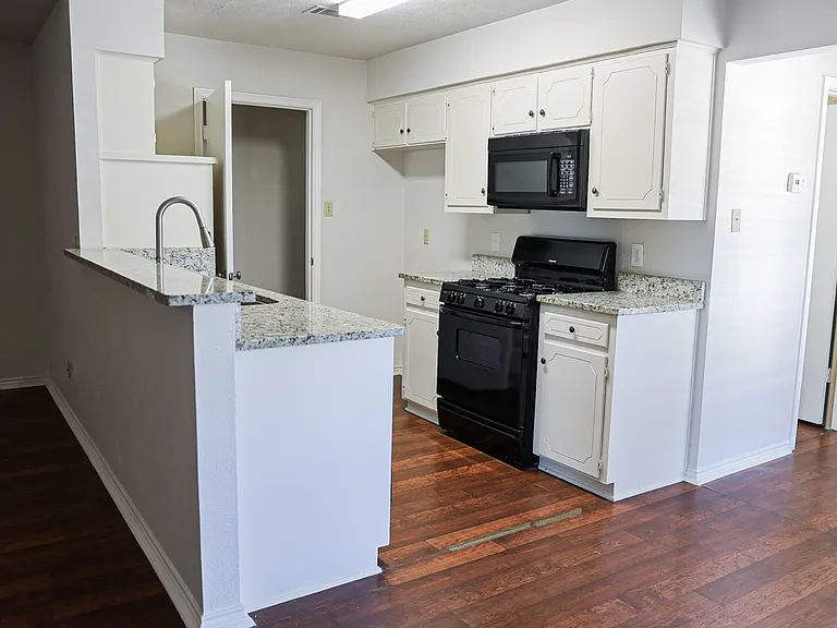 1302 Crescent St — Photo 27