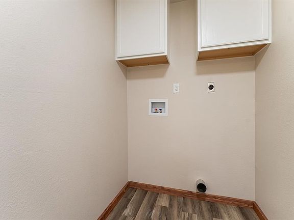 3rd image of 137 Polly Ln