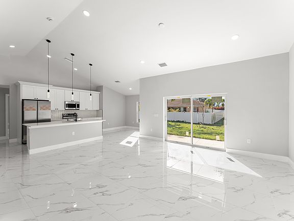 4th image of 1242 NW 22nd Ave