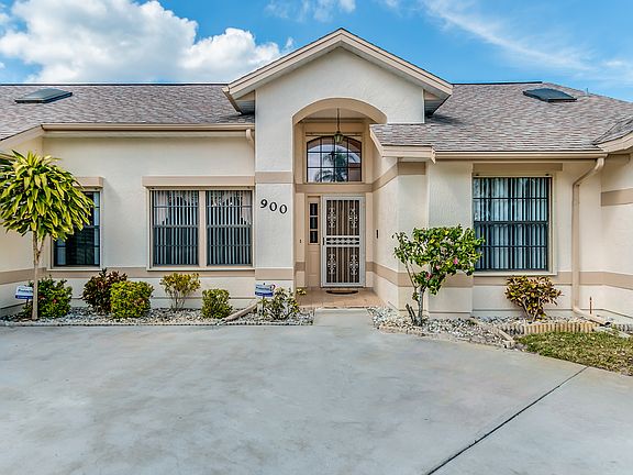 4th image of 900 Brookshire Cir