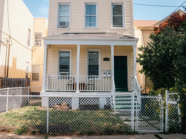 30 Gardner Avenue image 1 of 28