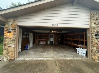 1009 S Buckingham Rd, Yorktown, IN 47396