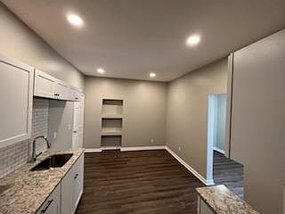 3rd image of 1233 Eggert Rd