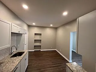 1233 Eggert Rd — Photo 3