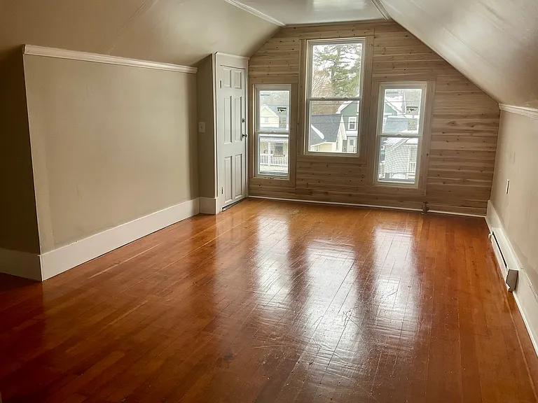 132 Everett St — Photo 2