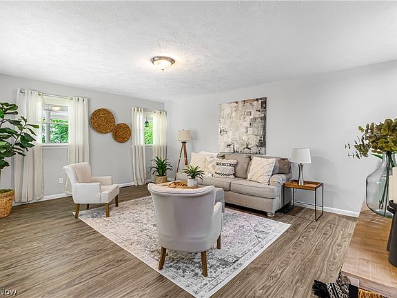 3rd image of 11320 Island Creek Dr