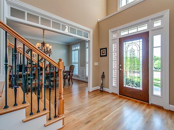 3rd image of 712 Dorris Ct