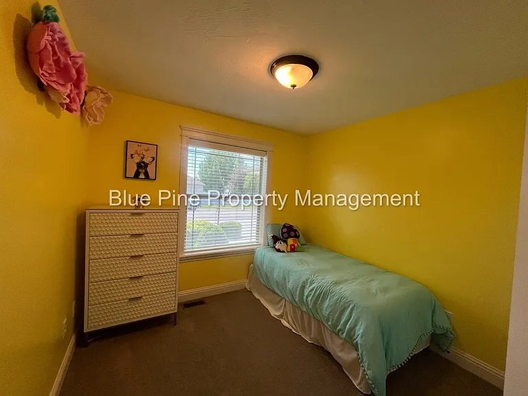 340 Chateau Dr #1 — Photo 16