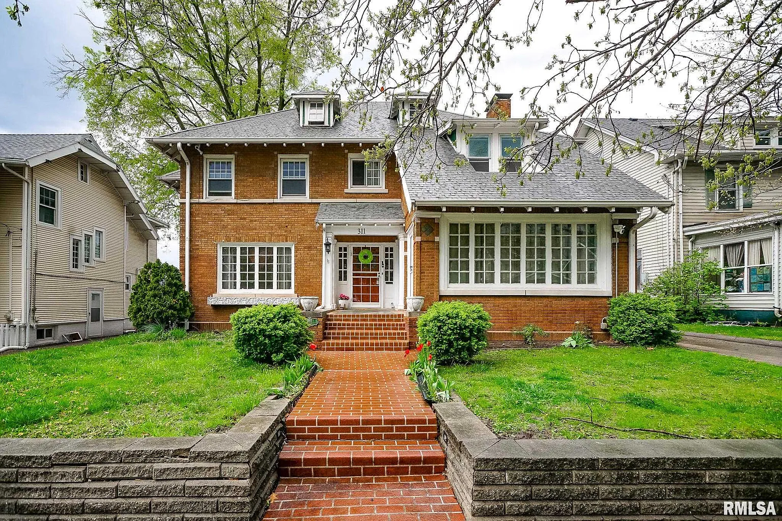 311 W Armstrong Ave photo 1