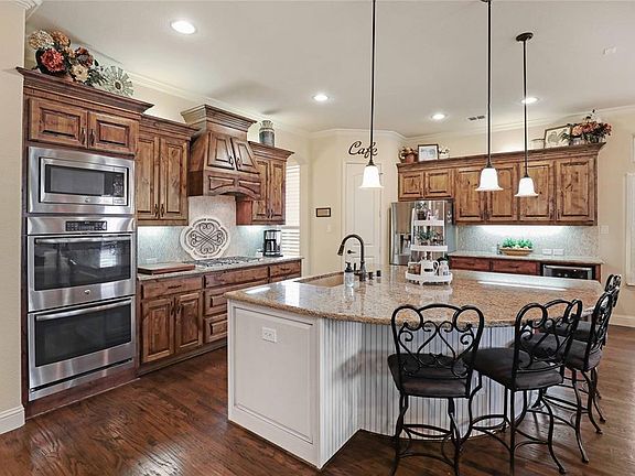 4th image of 6405 Rosemary Ct