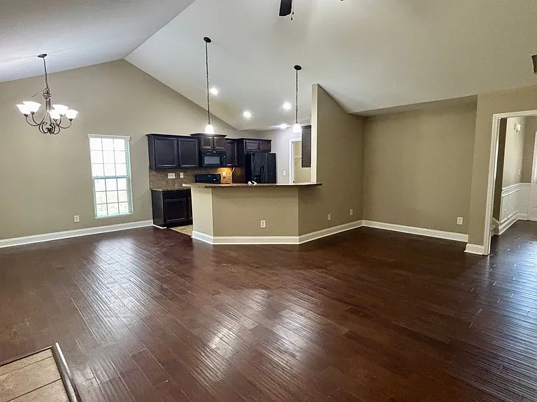 4668 Hidden Creek Dr — Photo 4