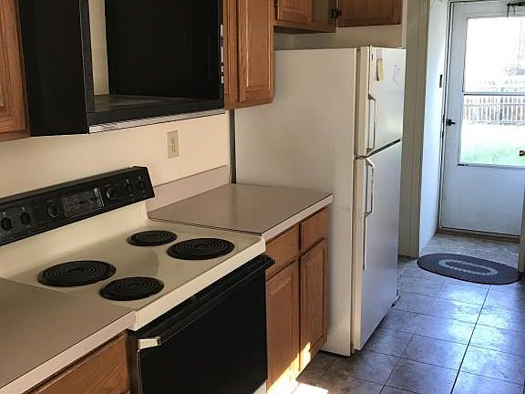 3rd image of 101 Chippendale Ct