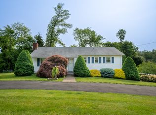 20 Heritage Hill Rd, Branford, CT 06405