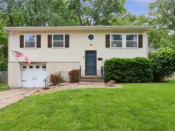 10022 Antioch Rd, Overland Park, KS 66212