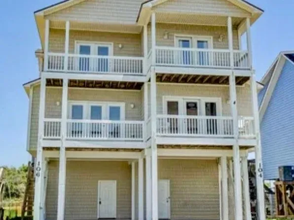 106 Sea Oaks Ct, North Topsail Beach, NC 28460