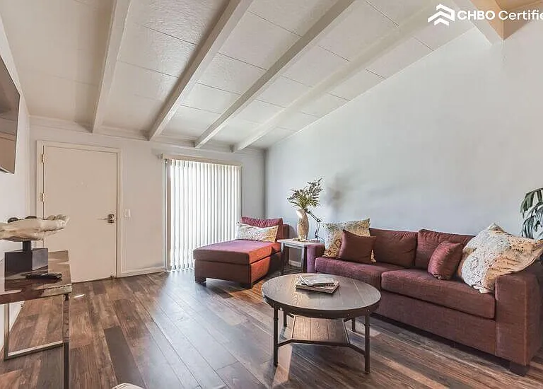 2912 W Century Blvd — Photo 3
