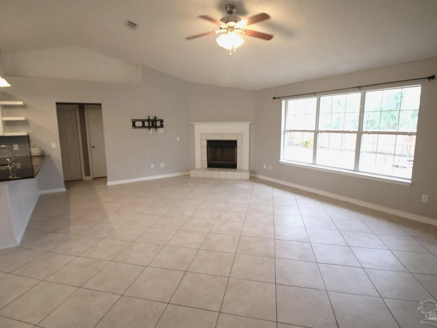 3 bed, 1577 sqft, $1,895 — Photo 3