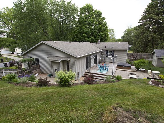 2nd image of 1200 Brookridge Dr SE